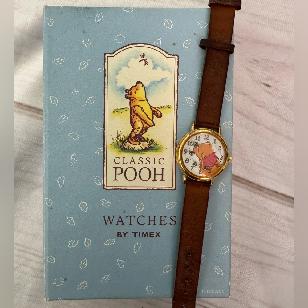 Vintage Winnie The Pooh watch w/ box